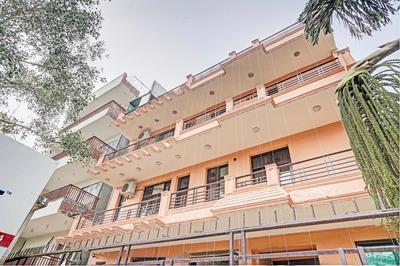 Hotel O Starlight Inn