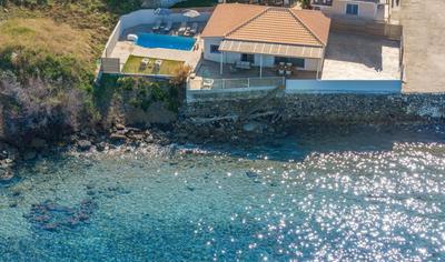 Astarte Villas - Bleu Beach Front Villa with Pool