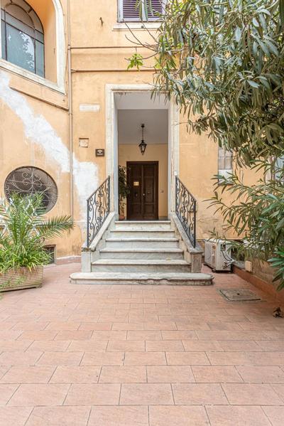 Vatican St Peter 2 bedrooms 2 bathrooms apartment