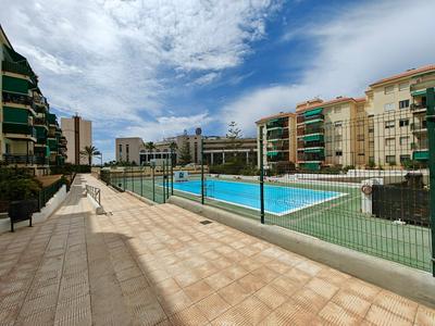SUN APARTMENT - 3 bedrooms, priv parking, pool, AC, tv channels, fibre net