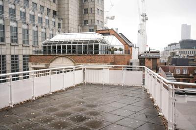 1BD Modern City Oasis: Near London Attractions