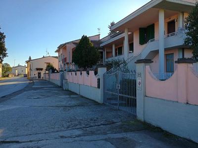 casa con piscina e tennis