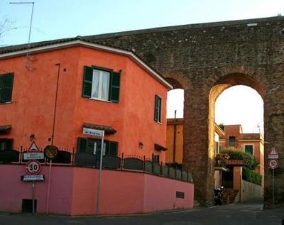 TWO-ROOM Apt. under the Aqueduct's ARCH in Pigneto