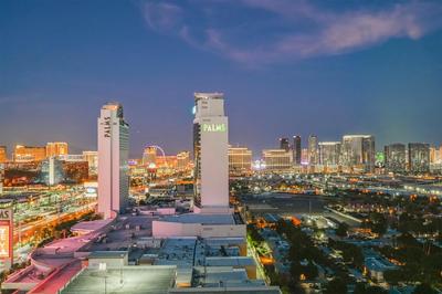 Palms Place Hotel StripView with Open Balcony -23