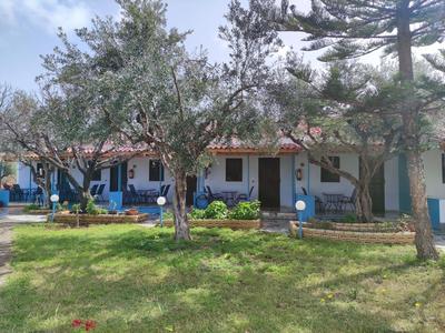 Sunny Summer Retreat - Perfect Location & BBQ