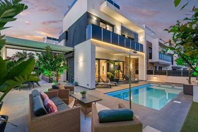 Luxury Villa with Private Swimming Pool in Cabo Roig