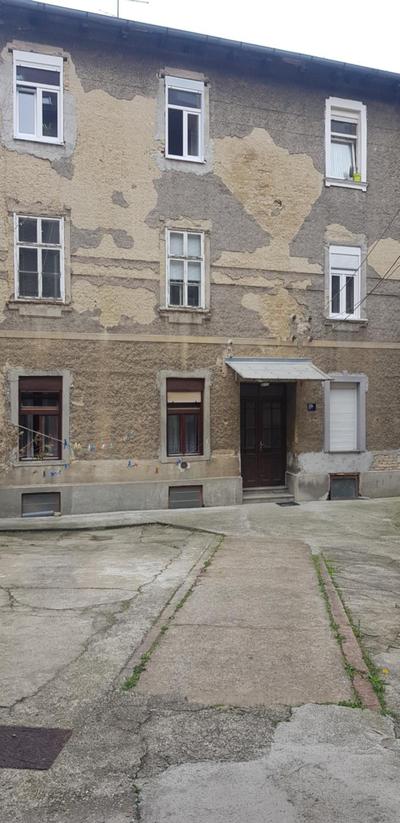 Lumi Primorska - Bright & Peaceful Courtyard Apartment