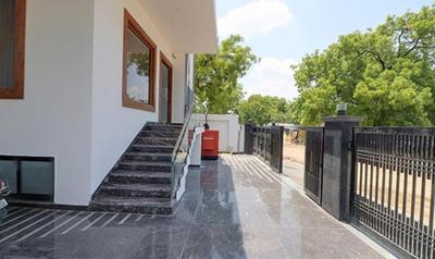 FabHotel AVS Grand and Banquets - 500m from Gomti Nagar railway station