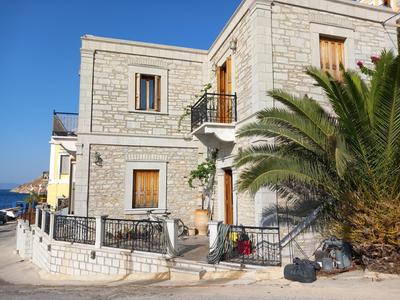 Petalo House