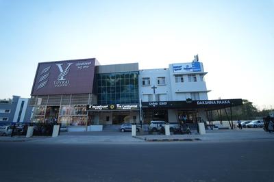 THE CONTINENTAL INN & SUITES