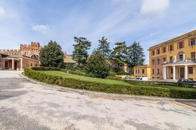 Porta Tufi Luxury Apartment with Private Parking!