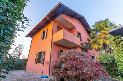Villa con piscina nel verde di Milano