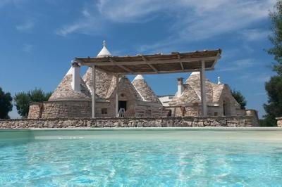 Trullo with swimming pool. Charme&relax