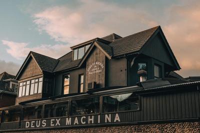 Deus Ex Machina Hotel