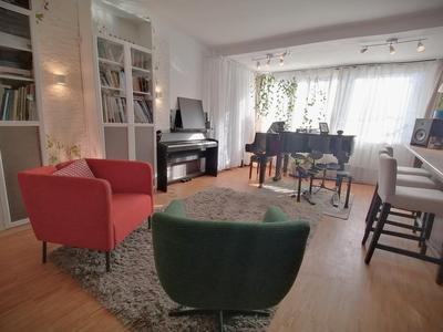 Lovely central flat with grand piano, family friendly