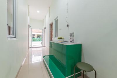 Urbanview Hotel Nakasya Burangrang