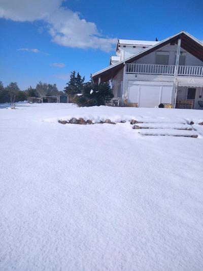 Farmhouse with pool minutes from beach