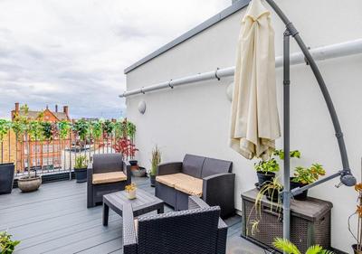 Modern 1BD Flat in Aldgate East with Terrace