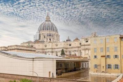 Camera singola con vista su San Pietro
