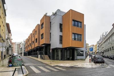 WHome Urban Oasis: Modern Living with Parking & AC
