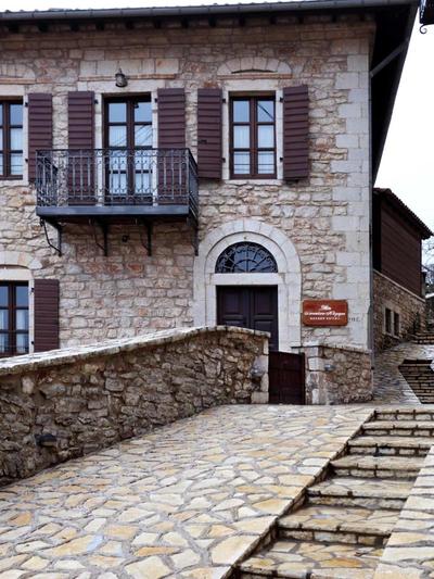 Lousiou Nymphes escape suites