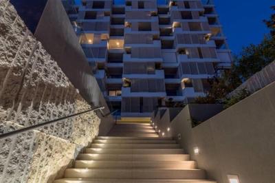 Gray Pearl - Luxury Apartment With Pool