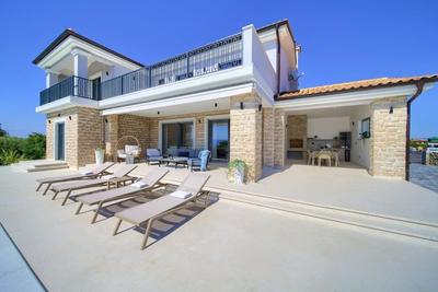 Luxury Villa Harmony with heated pool and seaview