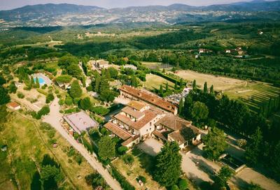 ISA-Hotel with swimming pool immersed in Tuscan nature in San Donato Fronzano, rooms with air conditioning and breakfast included