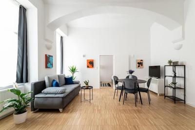 Spacious 2BR Near Attractions by HM