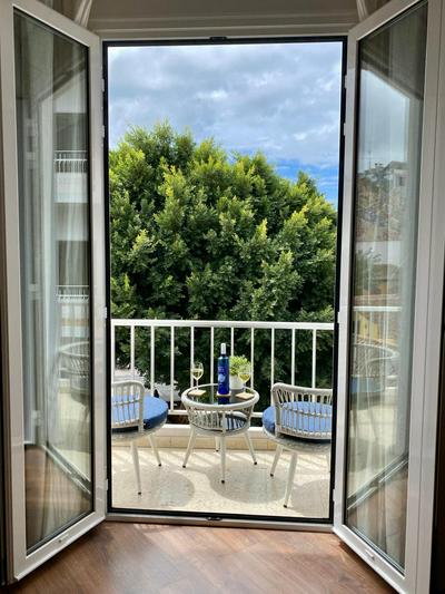 VISTA PLAZA - Exceptional Location