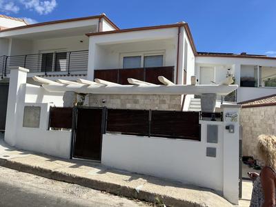 Casa Vacanze Zeffiro vista mare con giardino