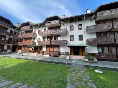 Appartamento per Famiglie in Centro ad Asiago con Posto Auto e Ampio Giardino