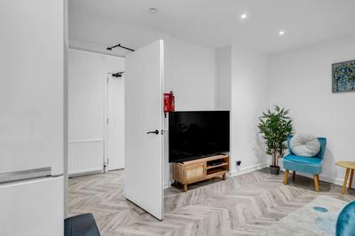 Spital Stay - SJA Stays - Modern 3 Bed Apartment