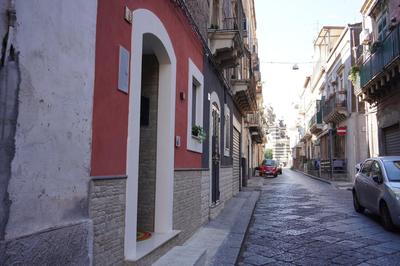 HAPPY HISTORIC HOUSE