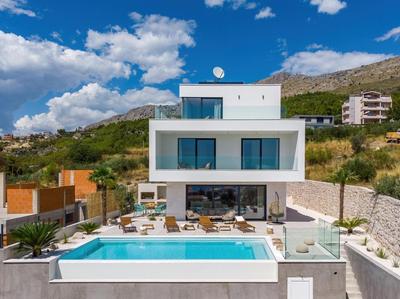 Seaview Villa Nocturno with 4 en-suite bedrooms, private 35smq infinity pool with hydromassage