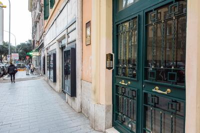Benny Gold - Elegant apartment right next to the METRO