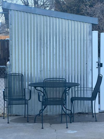 Quiet retreat, minutes from highway and downtown