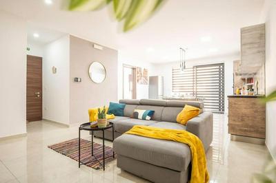 Modern, Bright & Spacious Apartment near the sea
