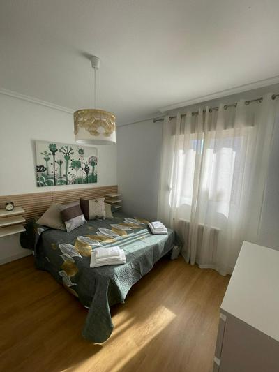 Apartamento junto al Recinto Ferial con garaje y aire acondicionado