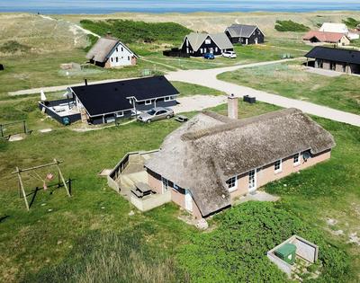 Charming thatched stone house by the sea - SJ241