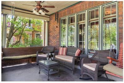 Mike & Allen's Place on the Park_1