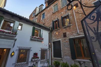 La Casa Più Centrale A Venezia, Con Corte Privata