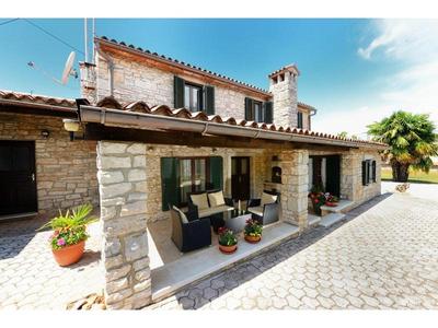 Villa Dina