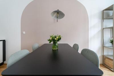 Elegant 1BR Suite, City Close by HM