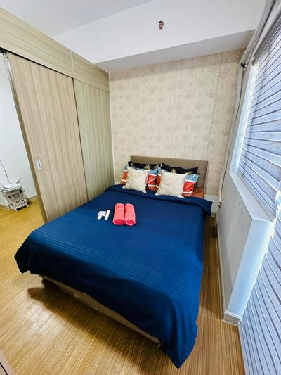 Taguig BGC View with Balcony Plus Netflix Near Airport Mc kinley