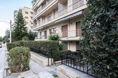 Seabreeze Luxury Condo in Flisvos Marina