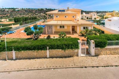 Villa Das Oliveiras amazing location walk to Marina restaurants beach