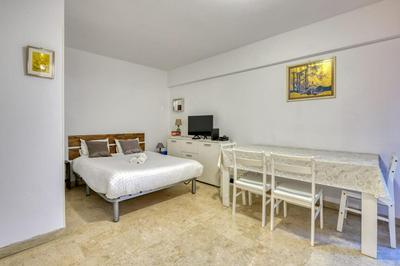 Studio Close to all Hyper Central amenities