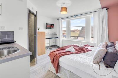 Sienna Suite 1D Near Alton Towers with Free Wi-Fi and Netflix Access