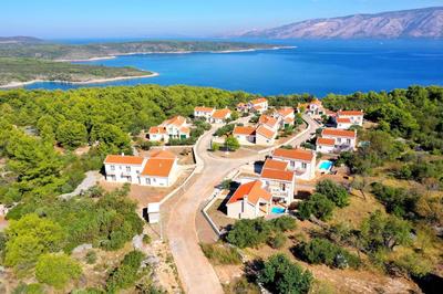 Doris Hvar